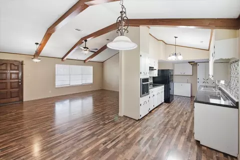 Living - 710 E Avenue A, Rosebud, TX 76570 photo 3 of 5