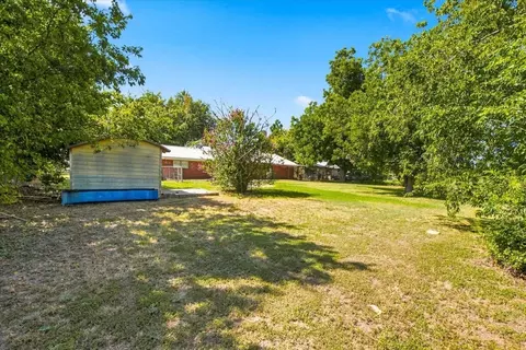 Exterior - 710 E Avenue A, Rosebud, TX 76570 photo 7 of 8