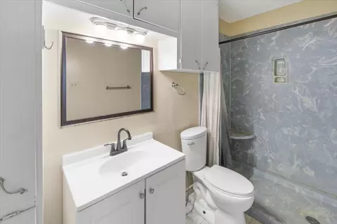 Bath - 710 E Avenue A, Rosebud, TX 76570 photo 2 of 3