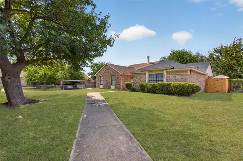 303 Liberty Pl, Grand Prairie, TX 75052