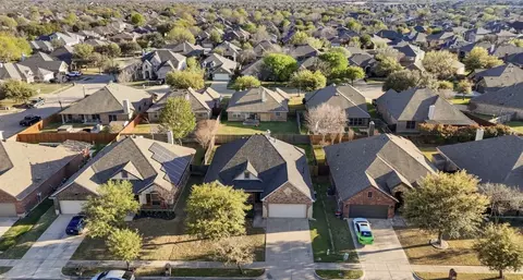 565 Griffith Dr, Saginaw, TX 76179