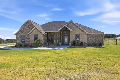 300 Spanish Oak Ct, Weatherford, TX 76085