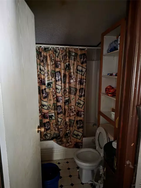 Bath - 1687 Northshore Rd, Hawk Cove, TX 75474 photo 1 of 5