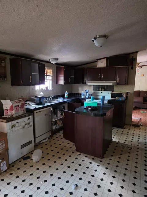 Kitchen - 1687 Northshore Rd, Hawk Cove, TX 75474 photo 2 of 2