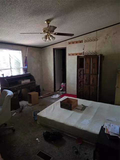 Bedroom - 1687 Northshore Rd, Hawk Cove, TX 75474 photo 2 of 2