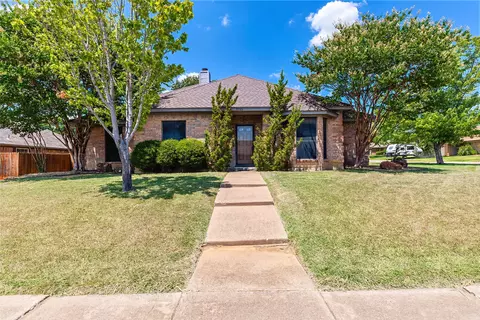 7133 Starnes Rd, North Richland Hills, TX 76182
