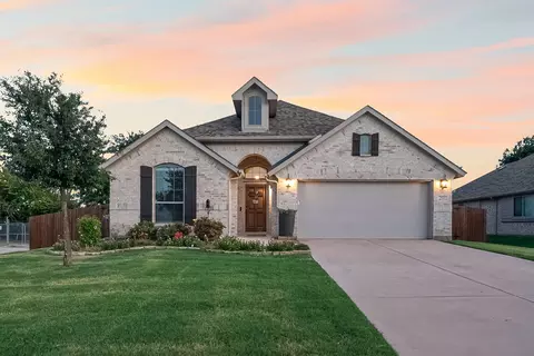 201 Providence Dr, Van Alstyne, TX 75495