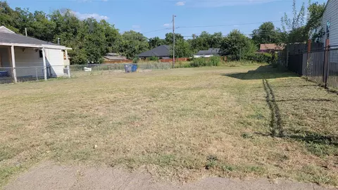 2450 Stovall Dr, Dallas, TX 75216