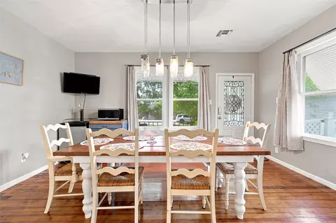 Dining - 200 N Bordon St, Lorena, TX 76655 photo 3 of 5