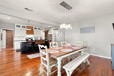 Dining - 200 N Bordon St, Lorena, TX 76655 photo 2 of 5