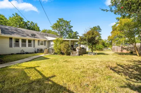 Exterior - 200 N Bordon St, Lorena, TX 76655 photo 9 of 10