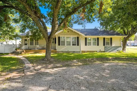 Exterior - 200 N Bordon St, Lorena, TX 76655 photo 6 of 10