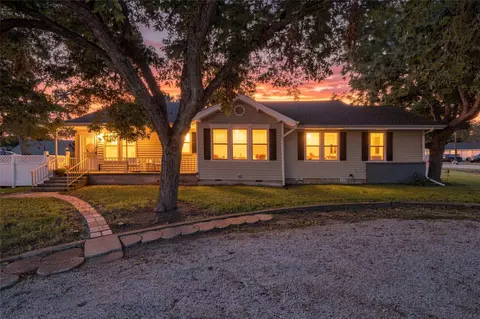 Exterior - 200 N Bordon St, Lorena, TX 76655 photo 7 of 10