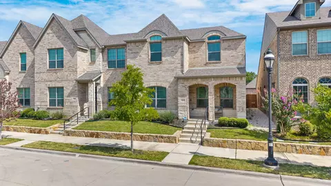 8313 Cotton Belt Ln, North Richland Hills, TX 76182
