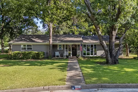 6951 Pinon St, Fort Worth, TX 76116