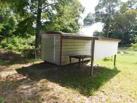 Exterior - 311 S Park Dr, Springhill, LA 71075 photo 6 of 6