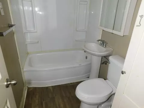 Bath - 311 S Park Dr, Springhill, LA 71075 photo 1 of 2