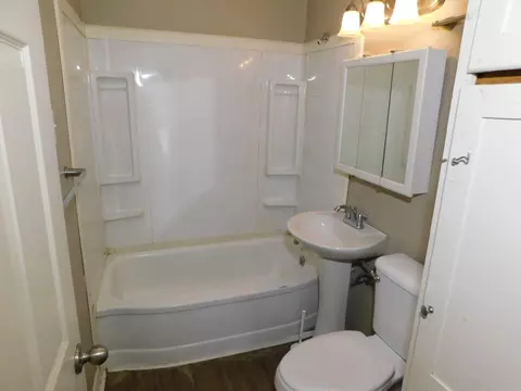 Bath - 311 S Park Dr, Springhill, LA 71075 photo 1 of 3
