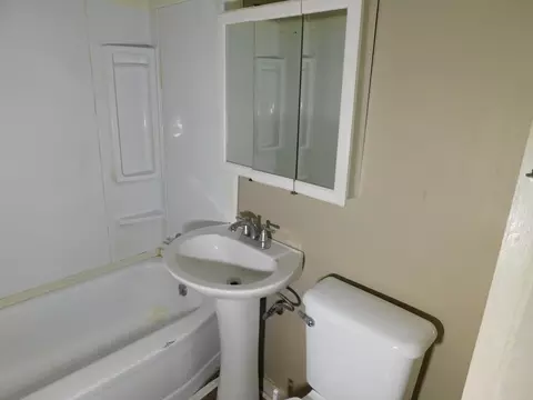 Bath - 311 S Park Dr, Springhill, LA 71075 photo 2 of 2