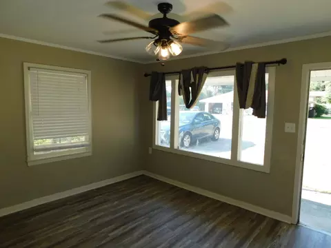 Living - 311 S Park Dr, Springhill, LA 71075 photo 2 of 5