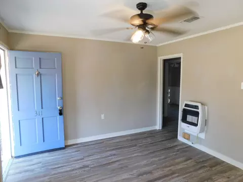 Living - 311 S Park Dr, Springhill, LA 71075 photo 4 of 5