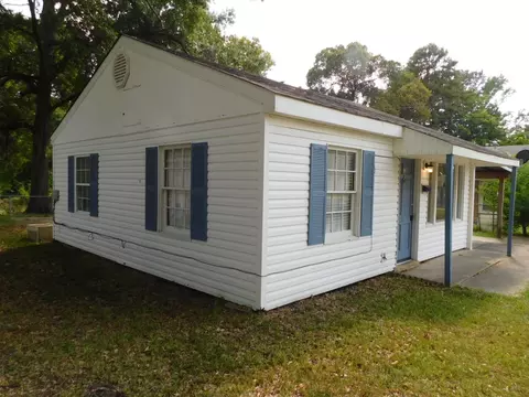 Exterior - 311 S Park Dr, Springhill, LA 71075 photo 3 of 6