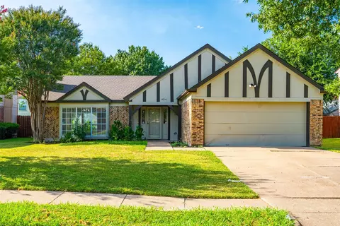 404 Spencer Cir, Grand Prairie, TX 75052