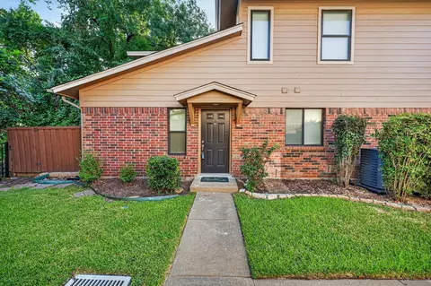 5662 Cedar Creek Dr, Benbrook, TX 76109