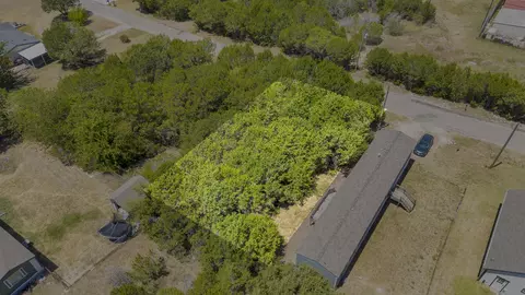 915 Bosque River Dr, Granbury, TX 76048