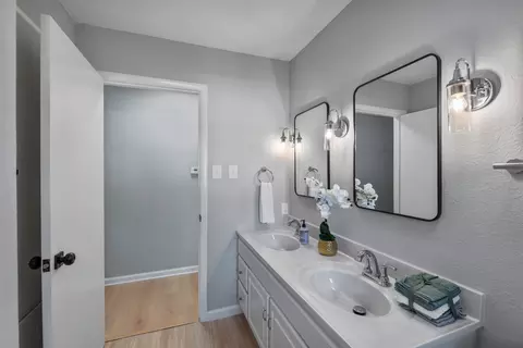Bath - 414 Freestone Dr, Euless, TX 76039 photo 2 of 2