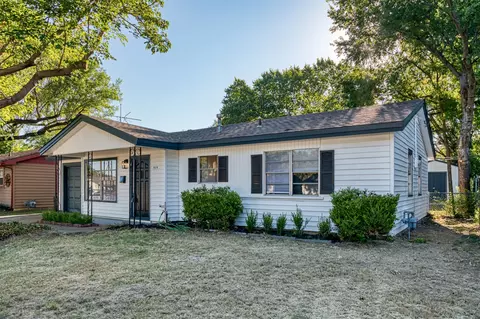 Exterior - 414 Freestone Dr, Euless, TX 76039 photo 2 of 5