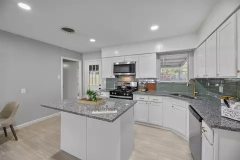 Kitchen - 414 Freestone Dr, Euless, TX 76039 photo 1 of 3