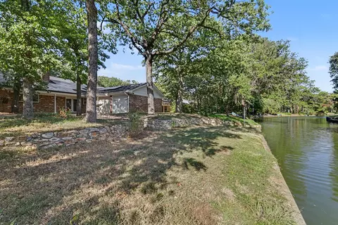 2408 Winewood Ln, Arlington, TX 76013