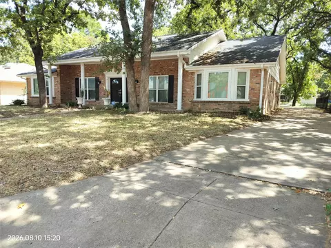 2408 Winewood Ln, Arlington, TX 76013