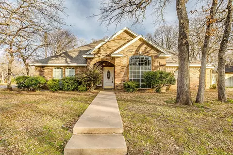 901 Evandale Rd, Burleson, TX 76028
