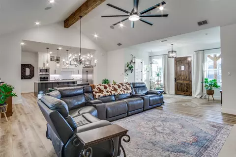 112 Wooded Acres Dr, Mineral Wells, TX 76067