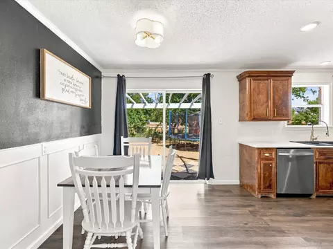 Dining - 321 E Pine St, Jacksboro, TX 76458 photo 2 of 3