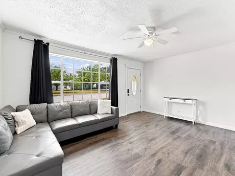 Living - 321 E Pine St, Jacksboro, TX 76458 photo 3 of 3
