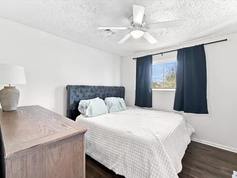 Bedroom - 321 E Pine St, Jacksboro, TX 76458 photo 1 of 3