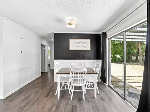 Dining - 321 E Pine St, Jacksboro, TX 76458 photo 3 of 3