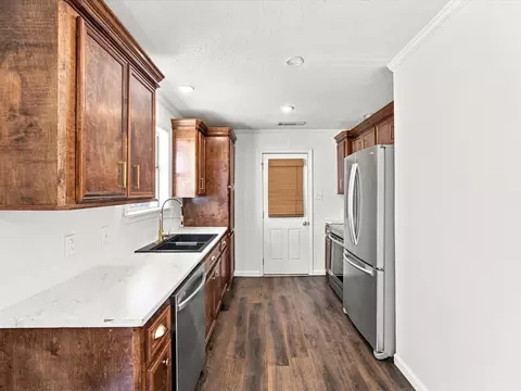 Kitchen - 321 E Pine St, Jacksboro, TX 76458 photo 1 of 3
