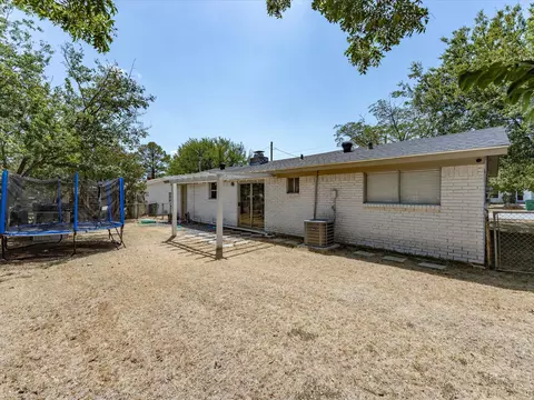 Exterior - 321 E Pine St, Jacksboro, TX 76458 photo 9 of 10