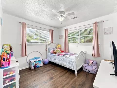 Bedroom - 321 E Pine St, Jacksboro, TX 76458 photo 3 of 3