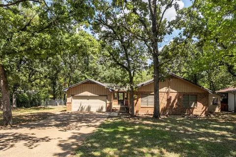 2105 Lakeview Dr, Mabank, TX 75156