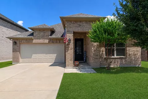 10324 Lakemont Dr, Fort Worth, TX 76131