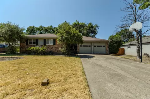 617 Parkview Ln, Richardson, TX 75080