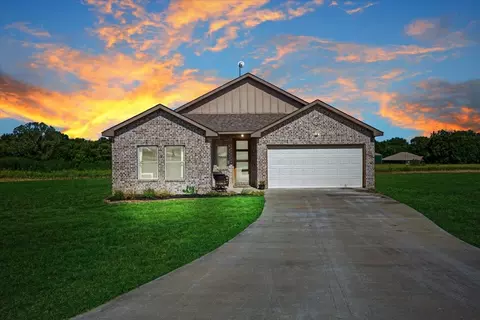 314 Delatorre St, Trenton, TX 75490
