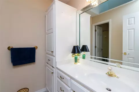 Bath - 2 Sutton Pl, Amarillo, TX 79124 photo 2 of 4