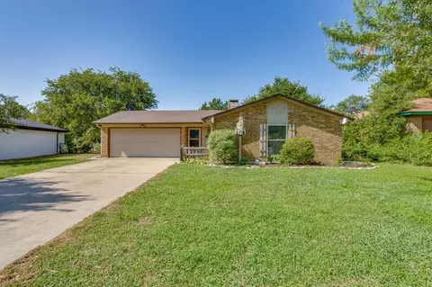741 James Cir, Burleson, TX 76028