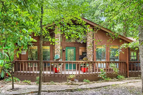 209 Woodfern Gln, Holly Lake Ranch, TX 75765